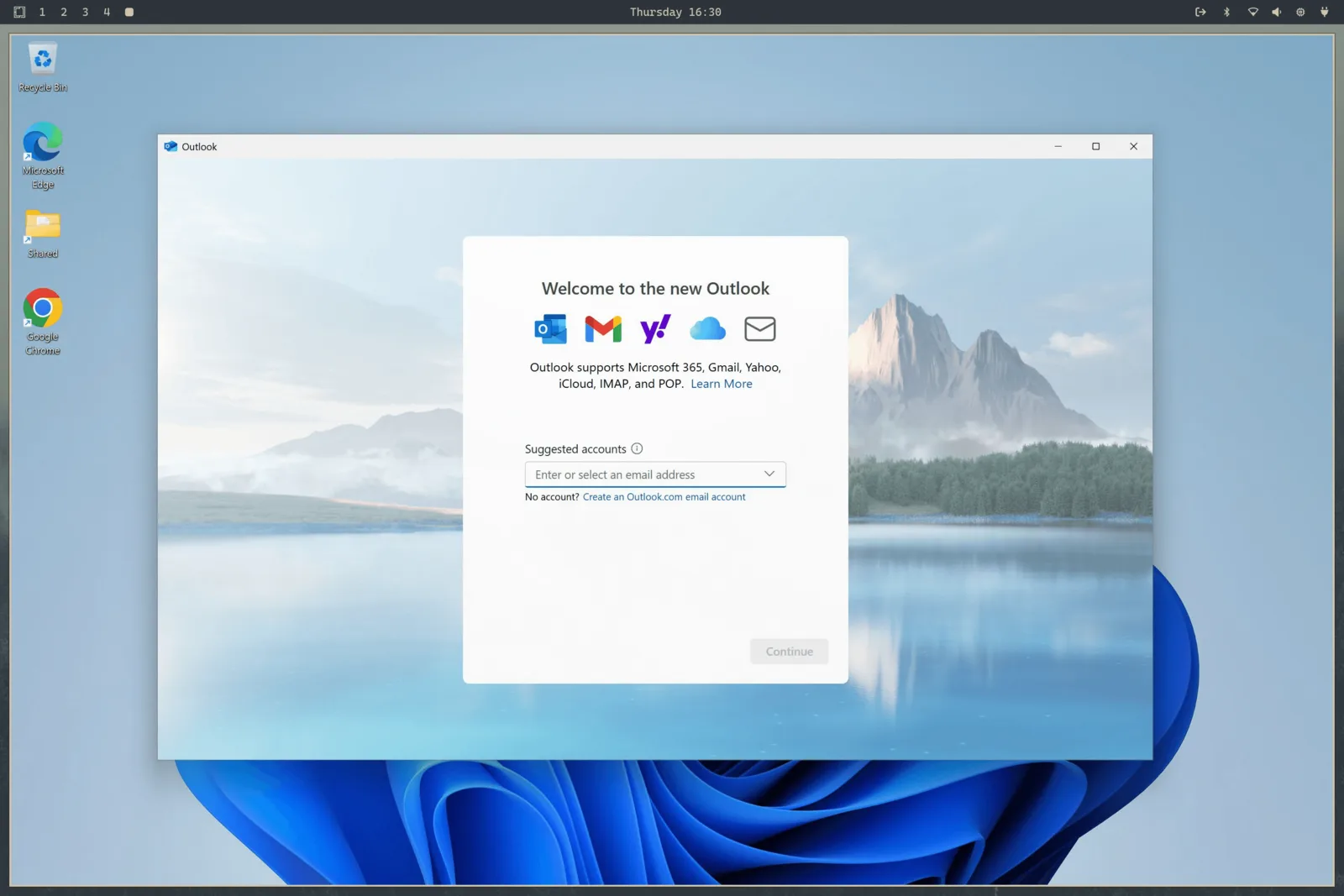 Windows 11 με Outlook μέσα στο Omarchy, με τη γραμμή του Omarchy ορατή από πάνω